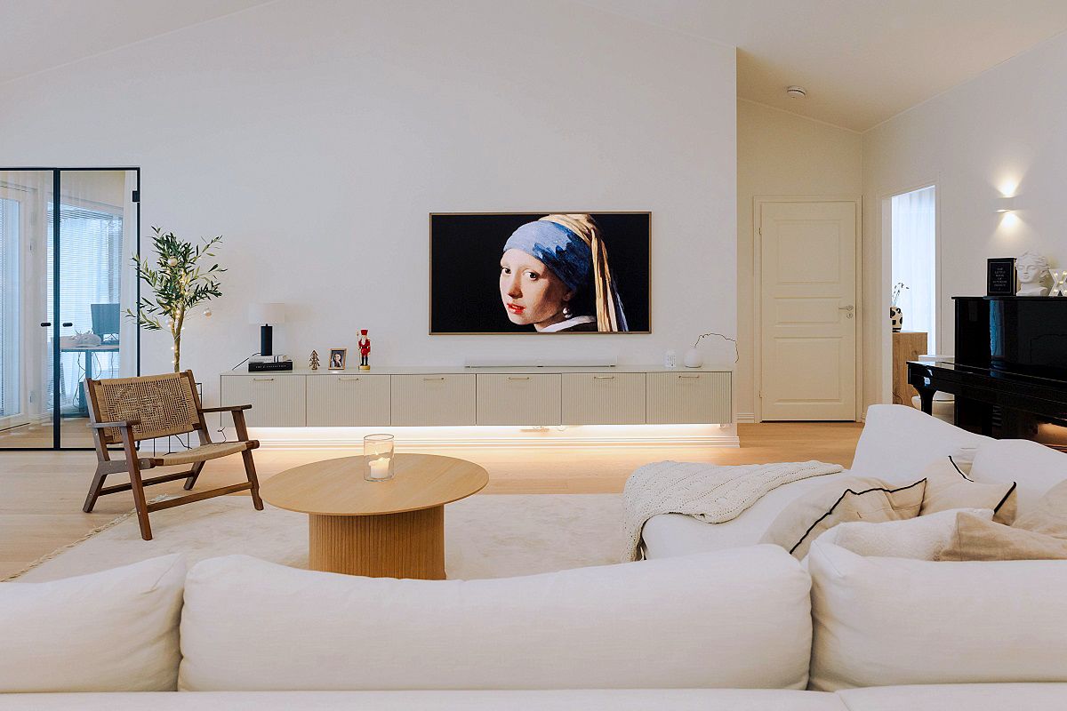 Illuminazione generale del soggiorno KANTTI 023W 9W con faretti e strisce led indirette.